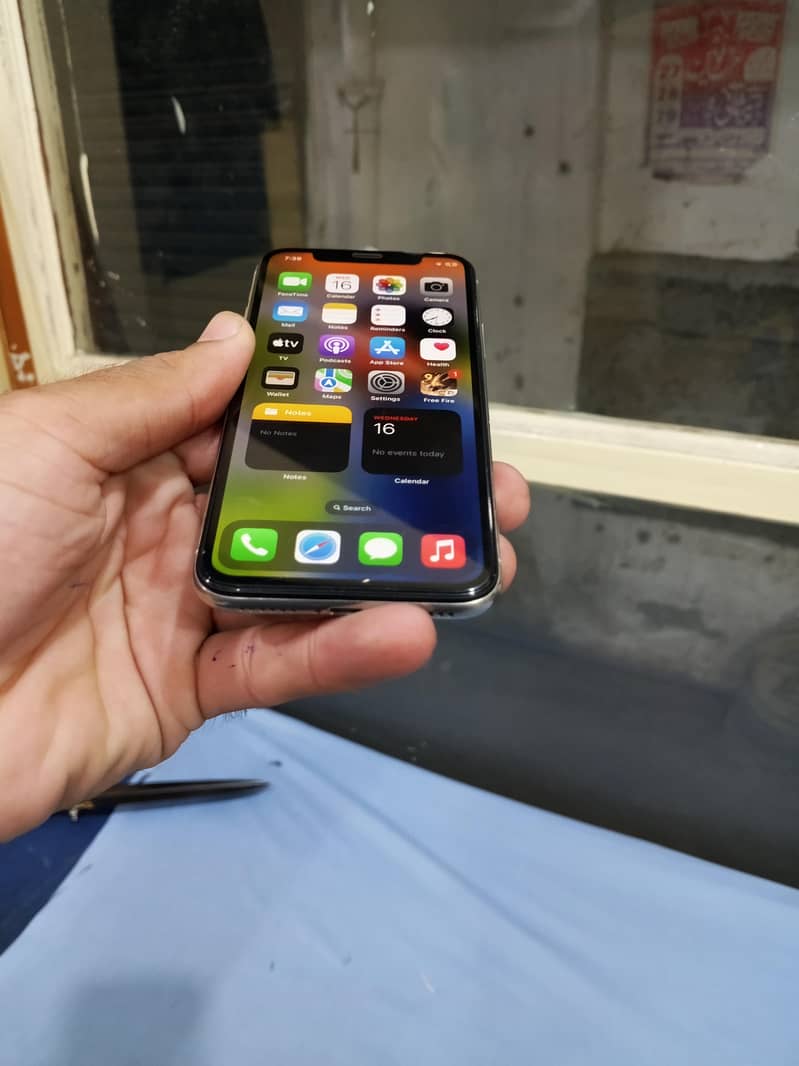 Apple iPhone X 0