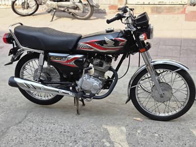 Honda 125 model 2016 Lahore number
