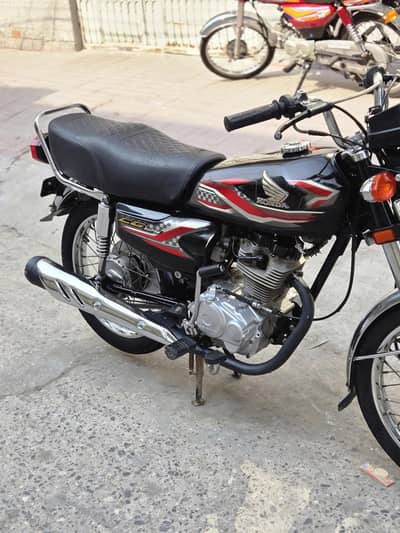 Honda 125 model 2016 Lahore number