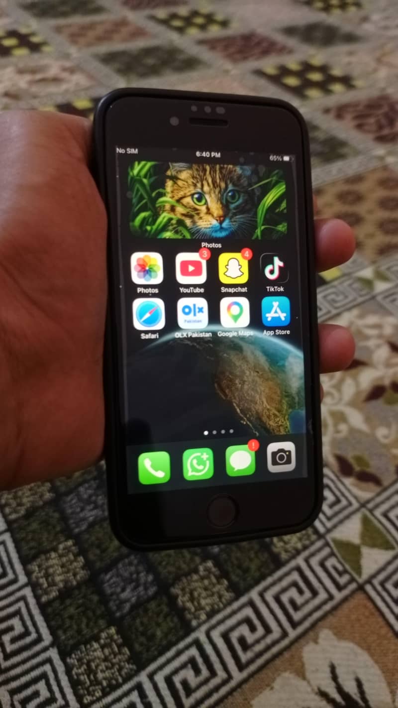 Apple iPhone 8 1