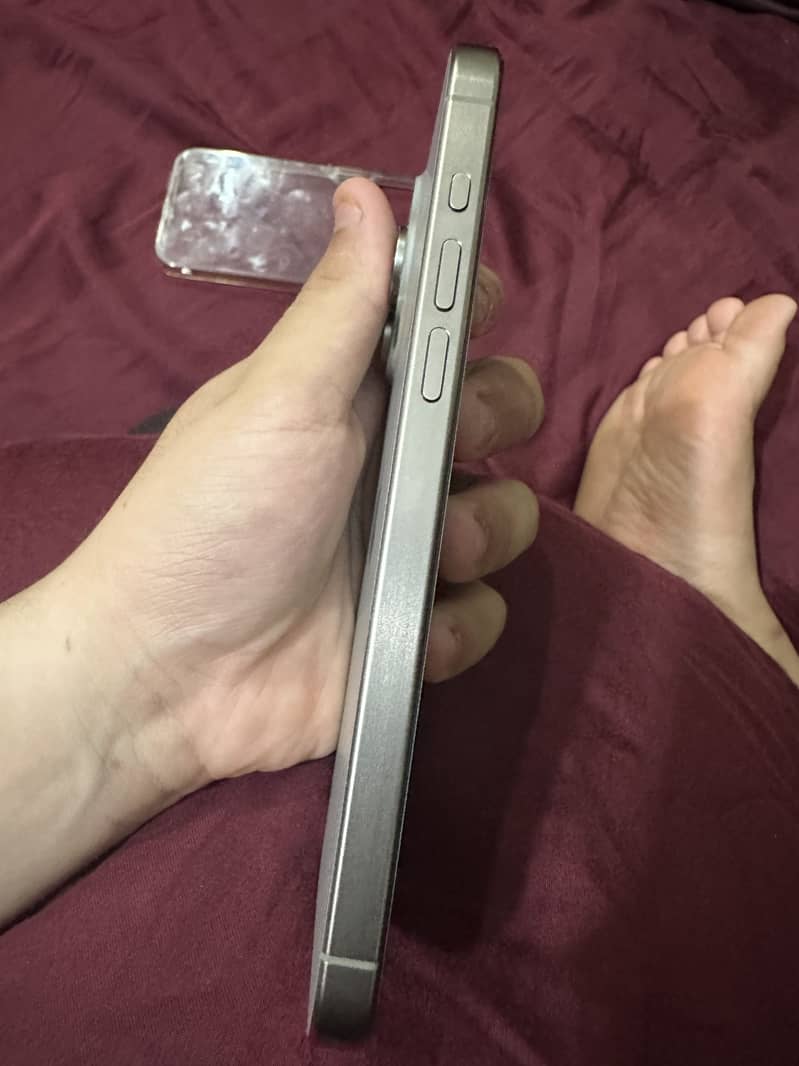 Apple iPhone 15 Pro Max 4