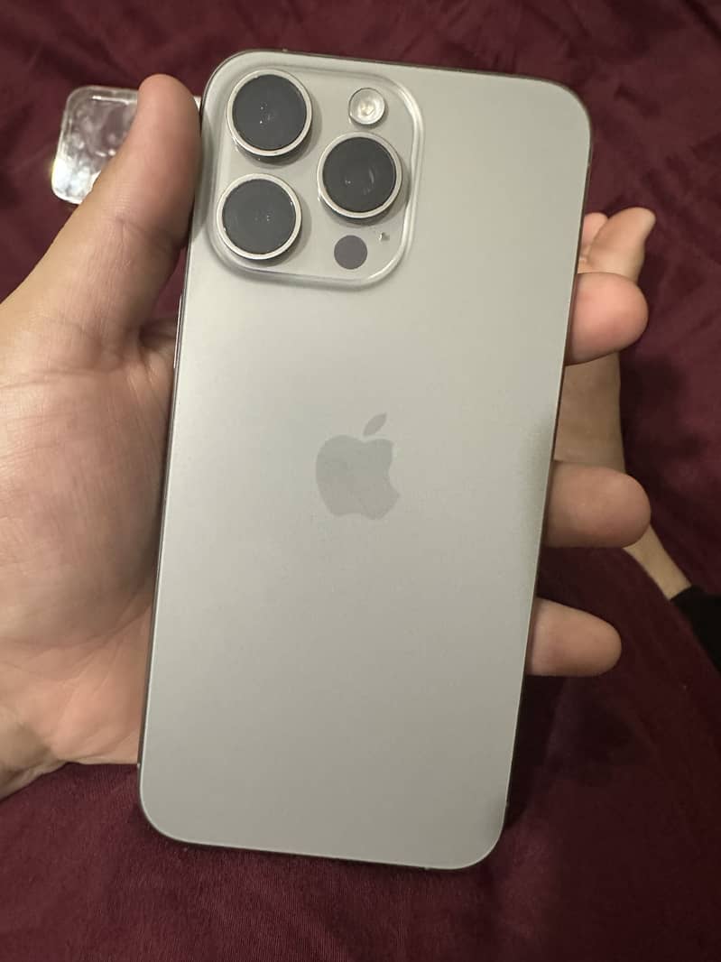 Apple iPhone 15 Pro Max 0