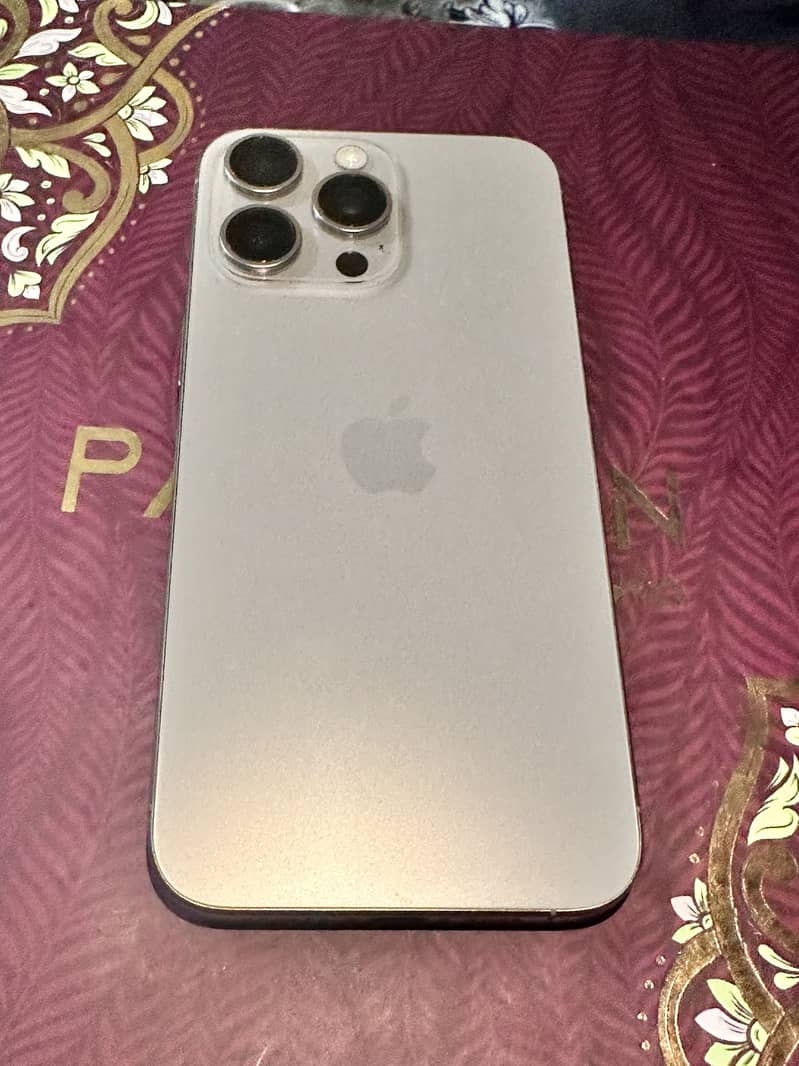 Apple iPhone 15 Pro Max 3