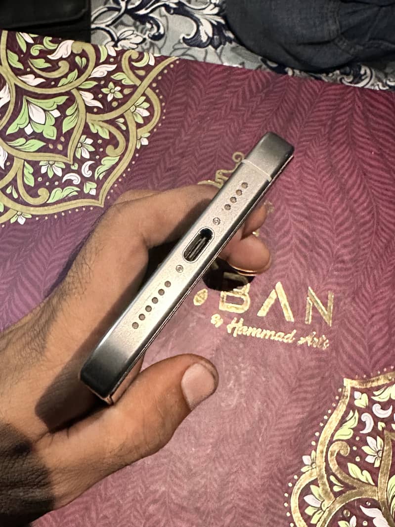 Apple iPhone 15 Pro Max 6