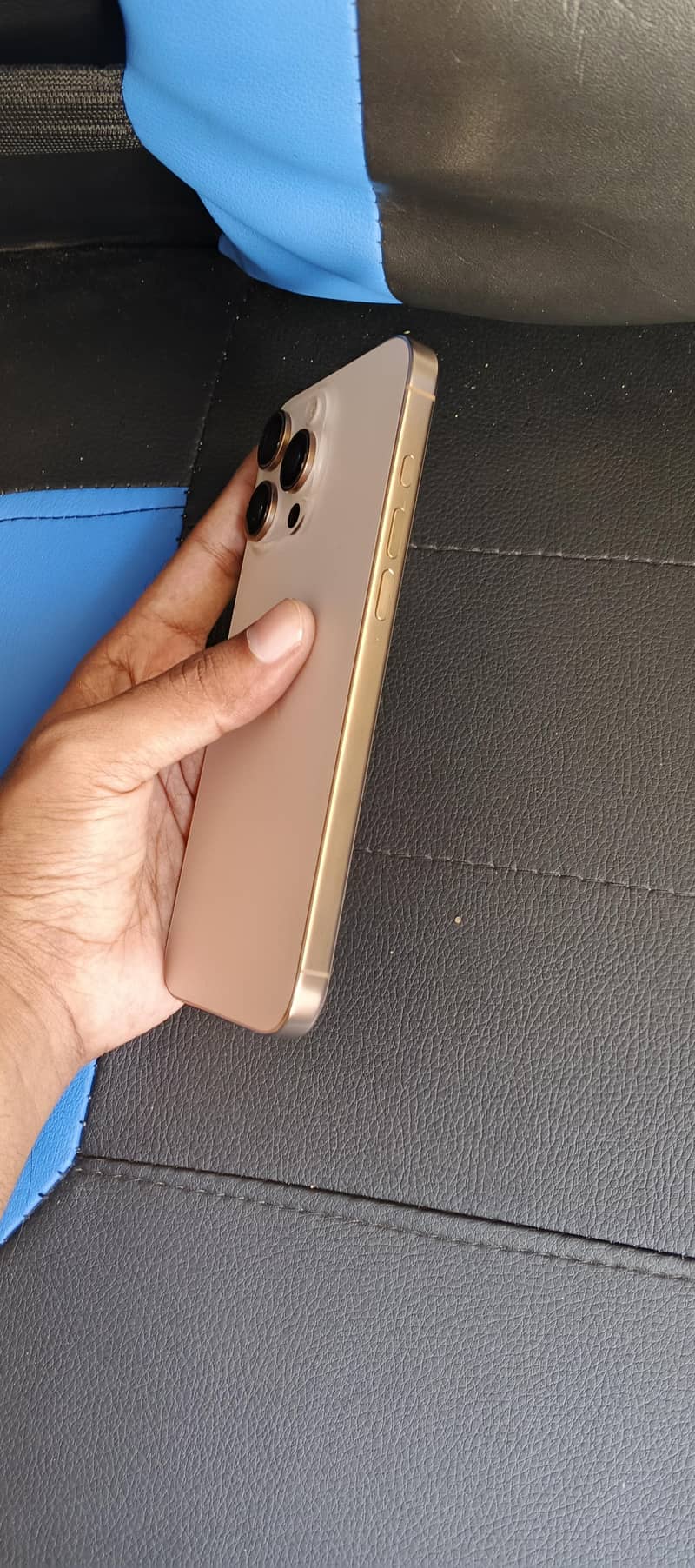 Iphone 16 pro max 5