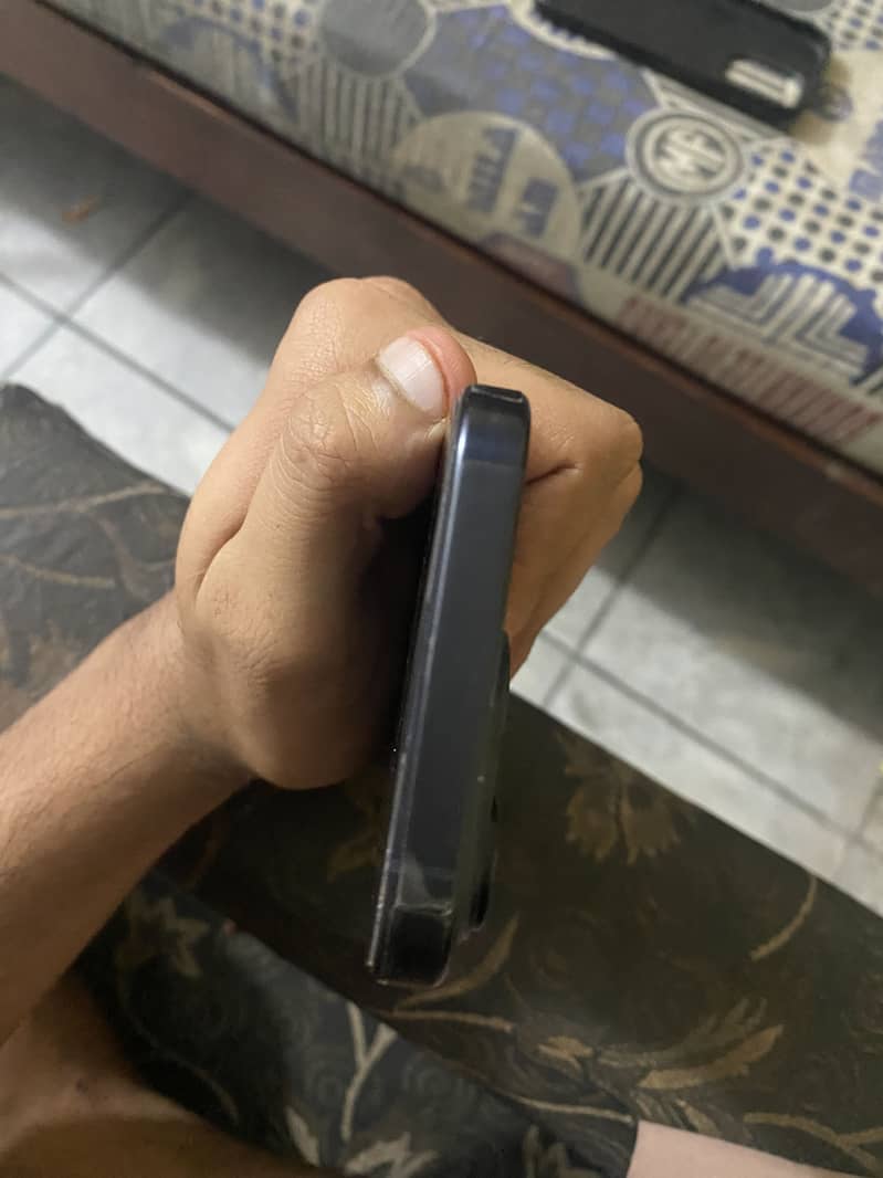 Apple iPhone 15 Pro 2