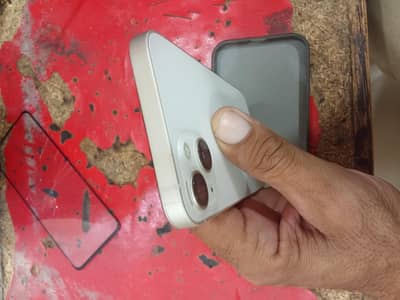 Apple iPhone 13