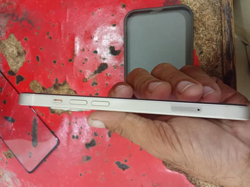 Apple iPhone 13 1
