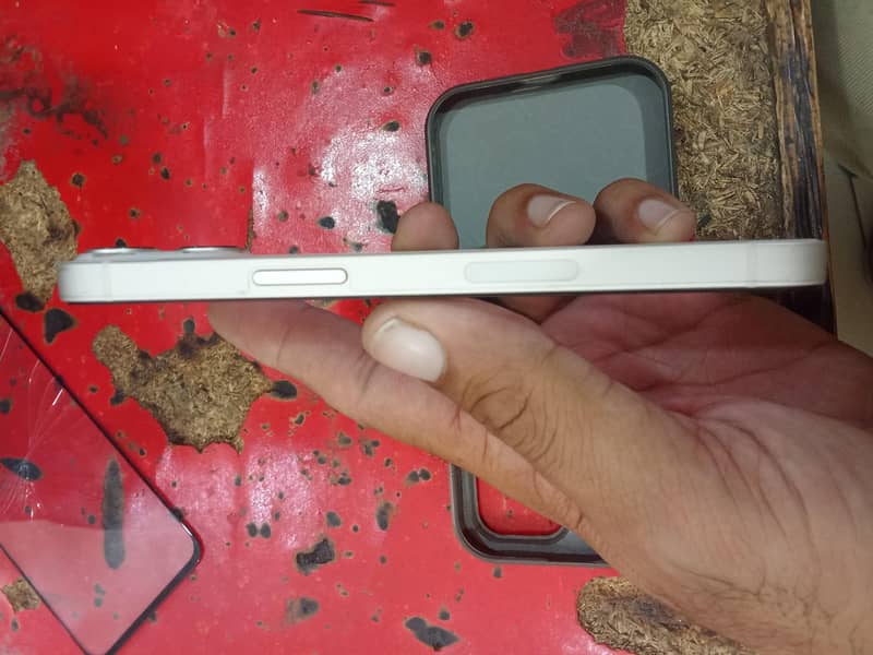 Apple iPhone 13 2
