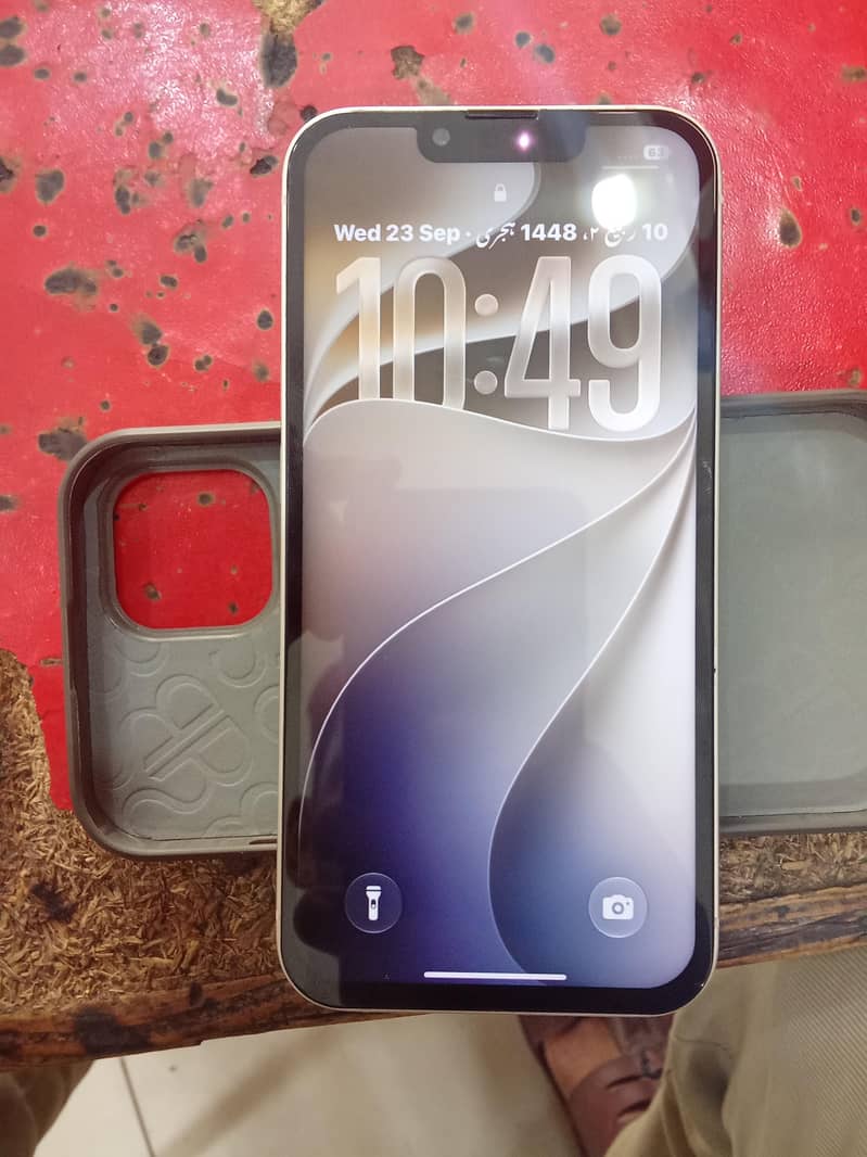Apple iPhone 13 7