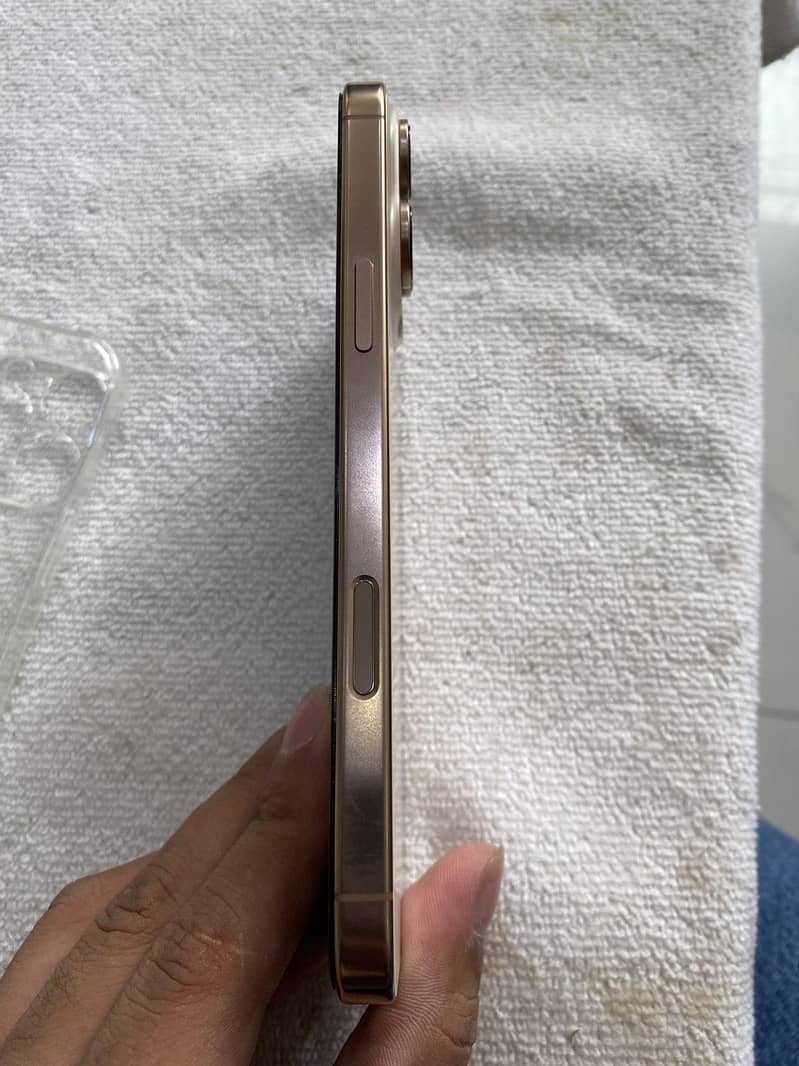 iphone 16 pro max 4