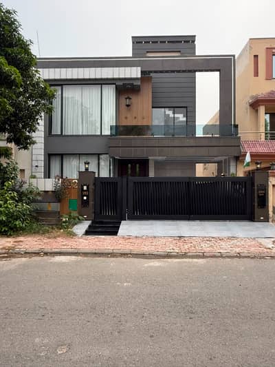 10 Marla residenital House For Rent IN Sector E,