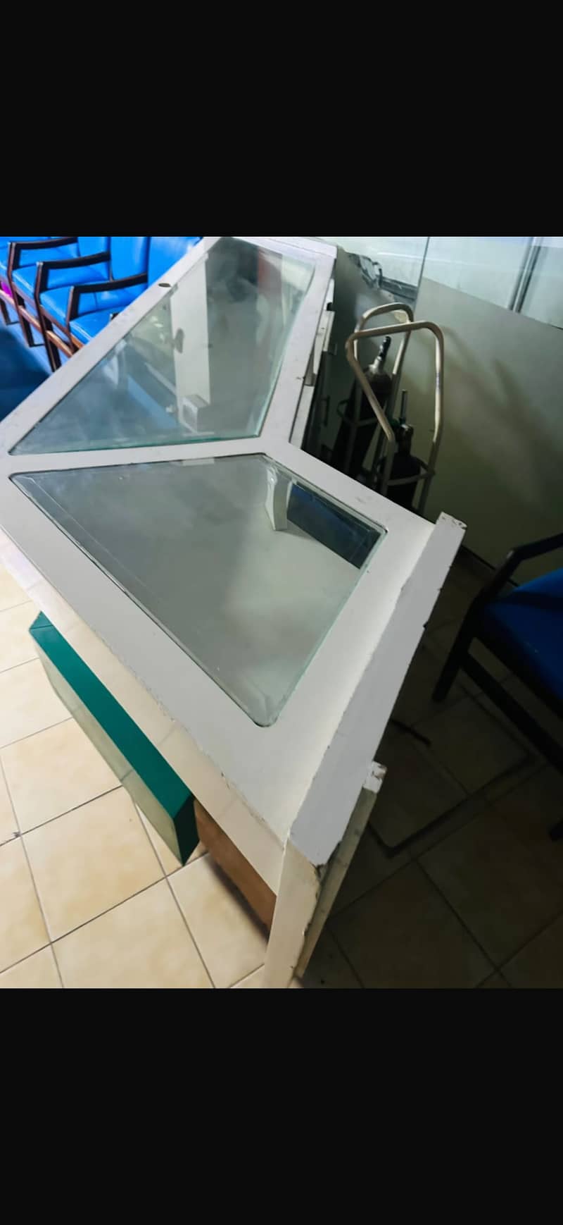 Reception counter 4