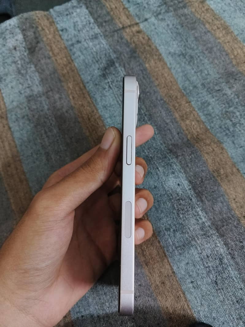 Apple iPhone 13 4