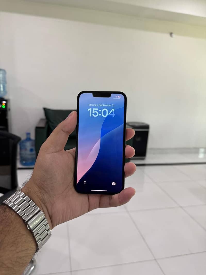 Apple iPhone 13 0