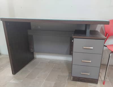 Used Wooden Office Table, Cabinet & Computer Table