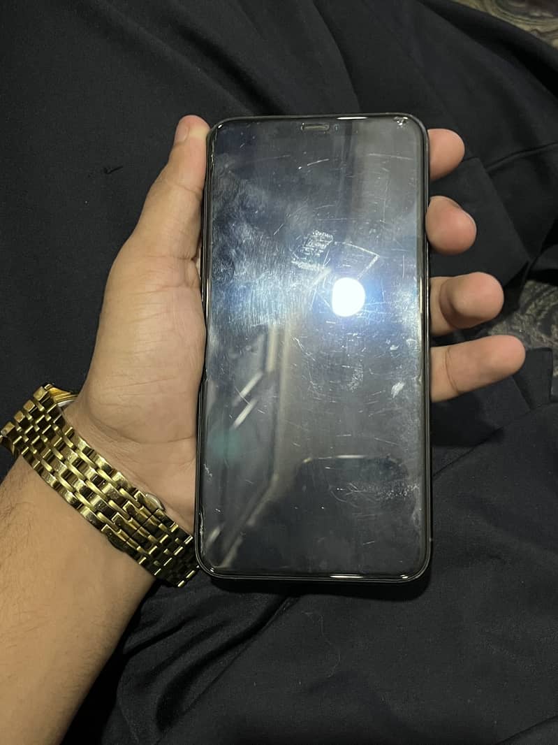 Apple iPhone 11 Pro Max 4