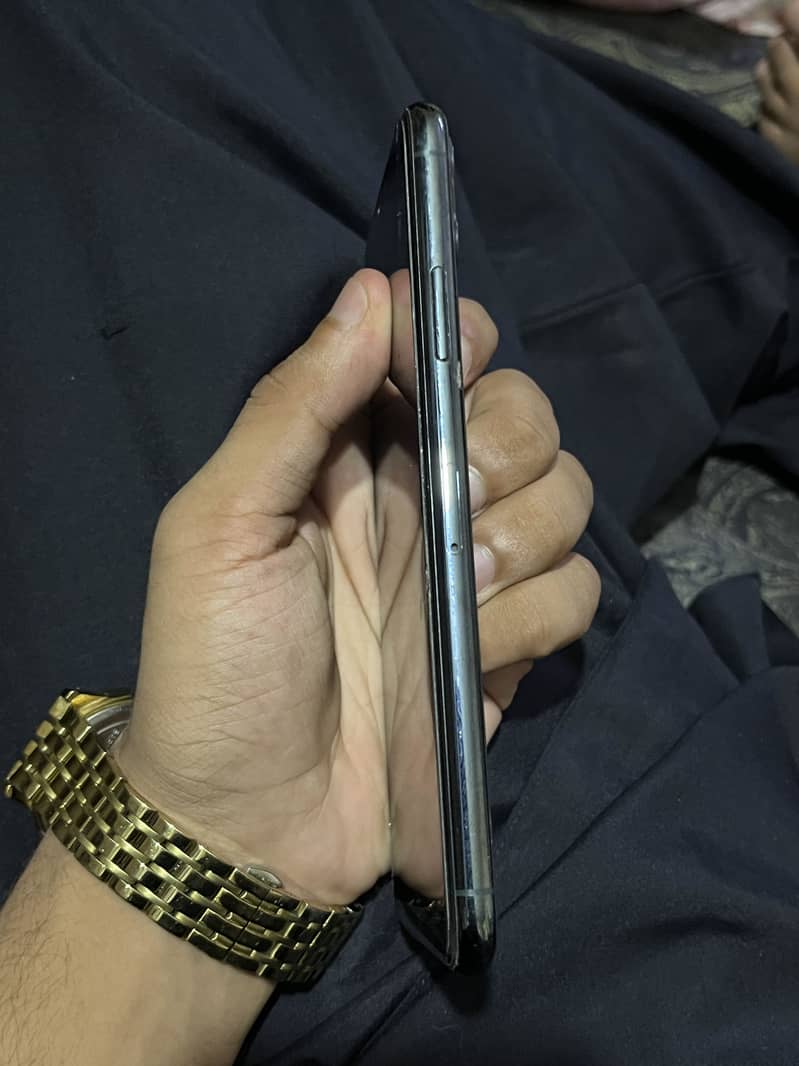 Apple iPhone 11 Pro Max 5