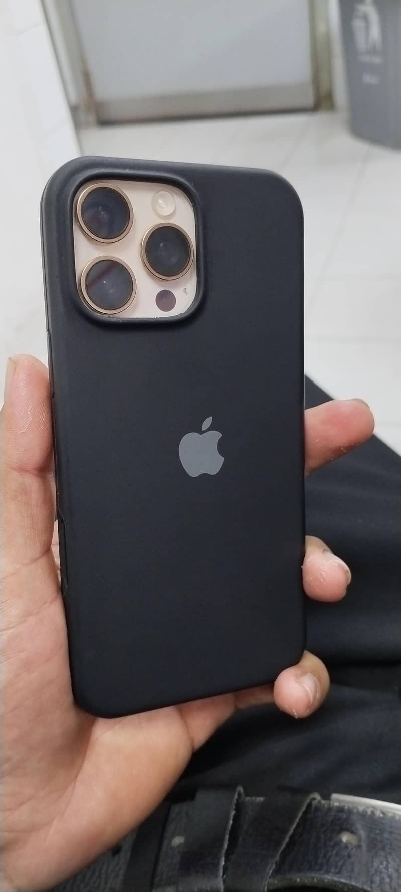 Apple iPhone 16 Pro Max 1