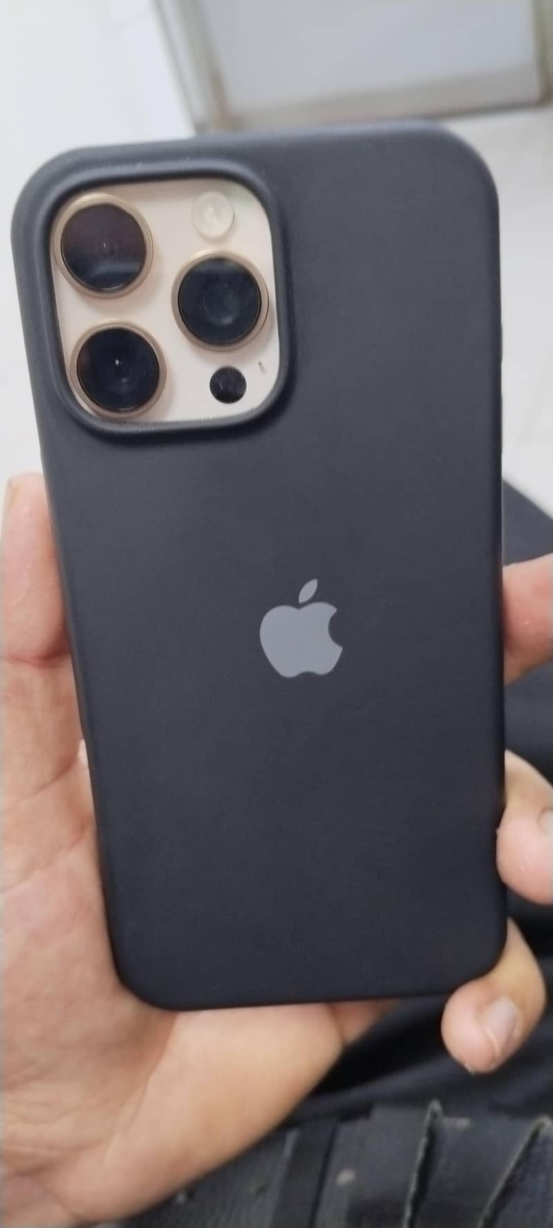 Apple iPhone 16 Pro Max 2
