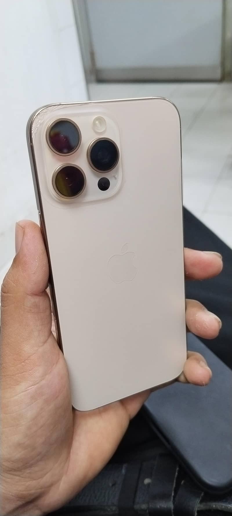 Apple iPhone 16 Pro Max 3