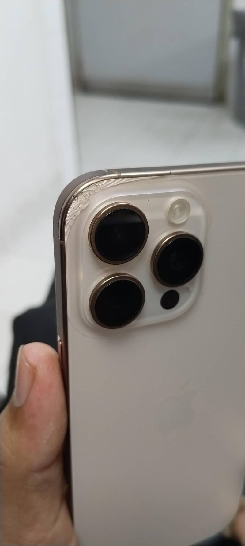 Apple iPhone 16 Pro Max 4