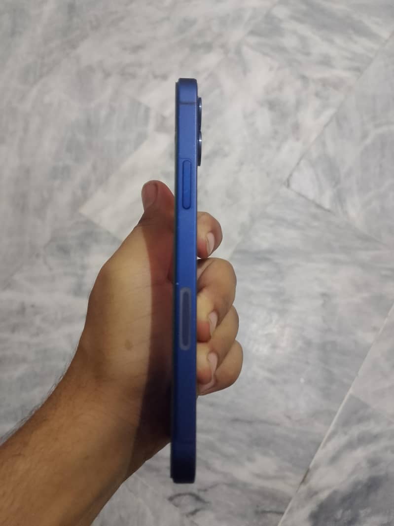 Apple iPhone 12 6
