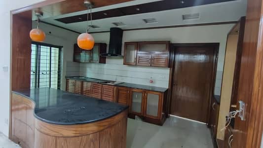 A Centrally Located House Is Available For sale In Gulshan-e-Ravi