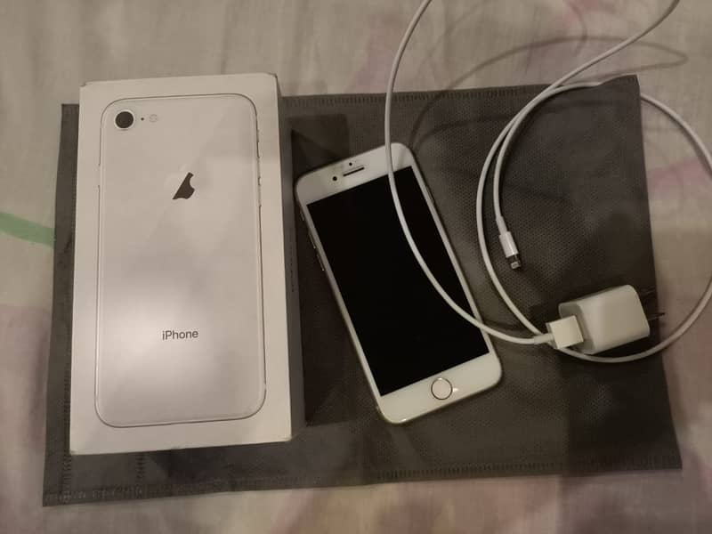 Apple iPhone 8 1