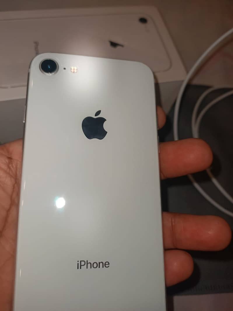 Apple iPhone 8 3