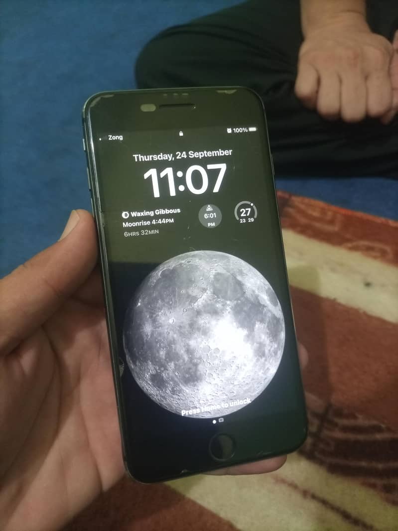 Apple iPhone 8 Plus 1