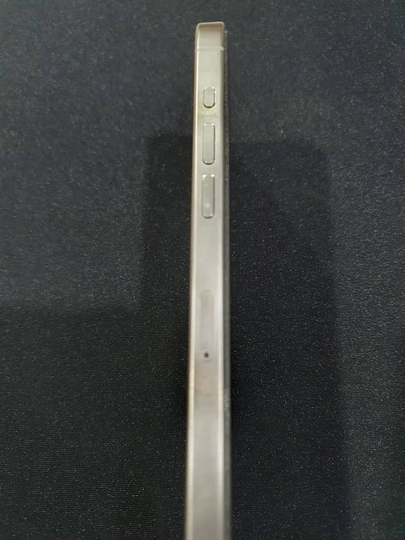 Apple iPhone 15 Pro Max 2