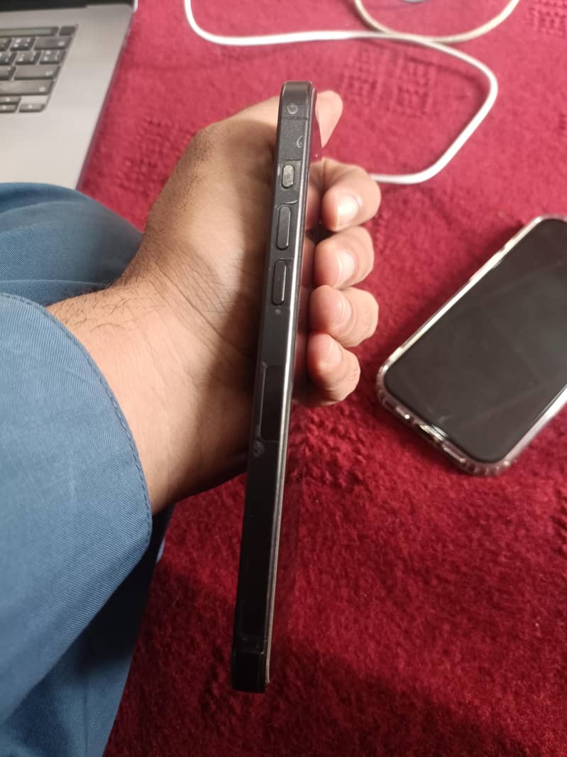 Apple iPhone 15 Pro Max 1