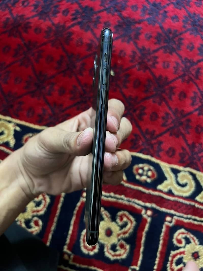 Apple iPhone 11 Pro Max 1