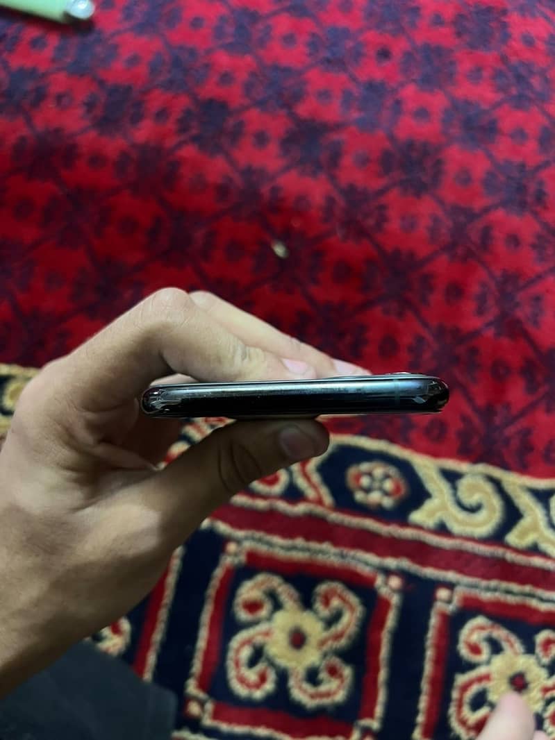 Apple iPhone 11 Pro Max 6