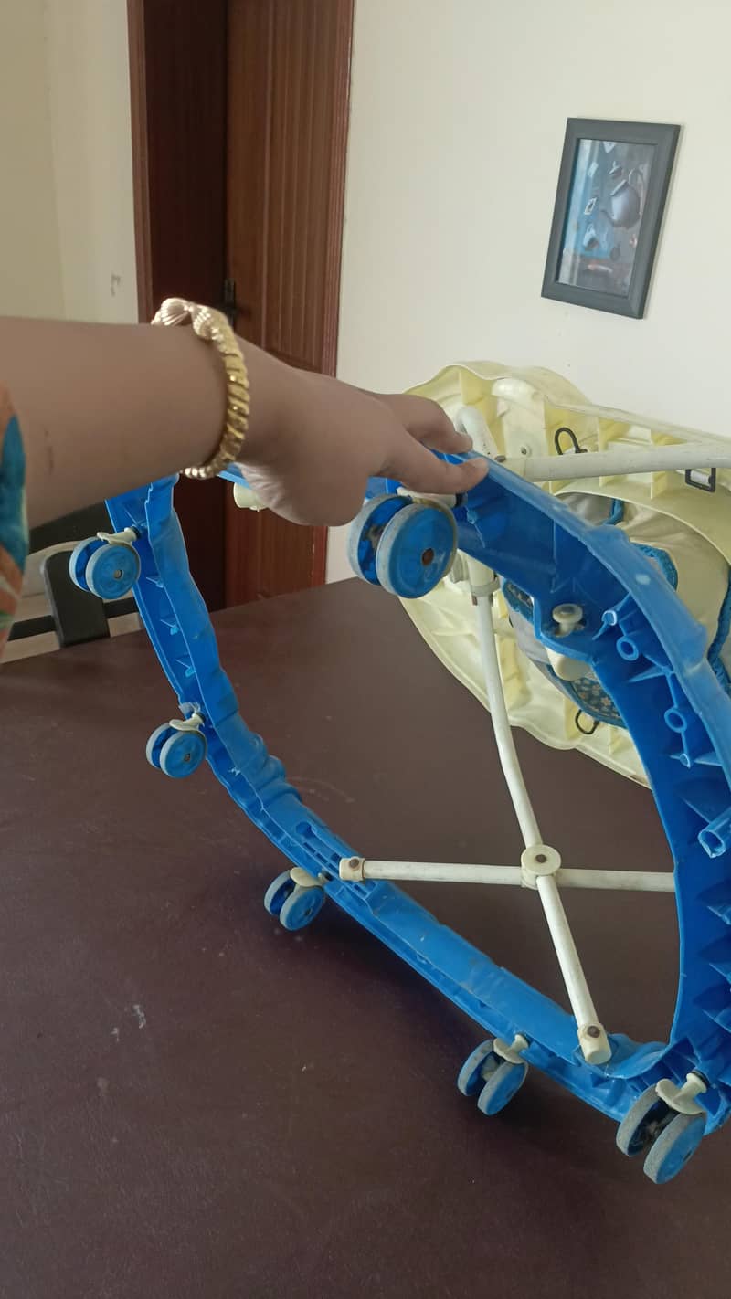 baby walker, 2
