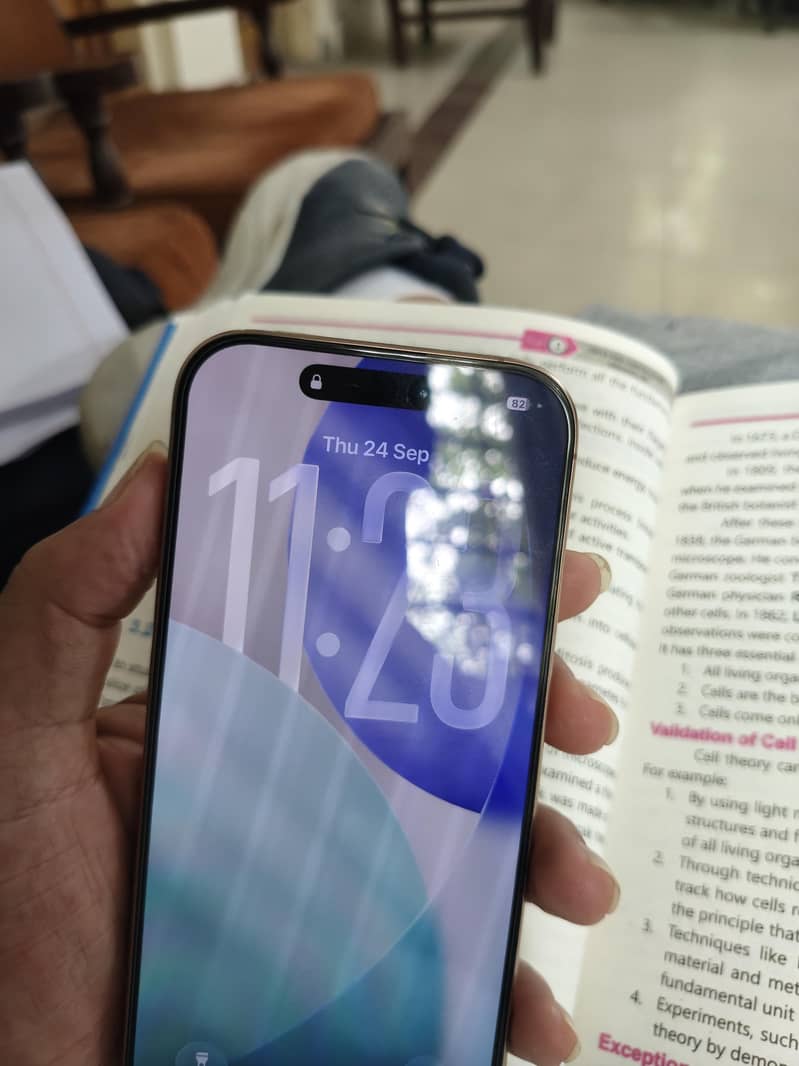 Apple iPhone 16 Pro 1