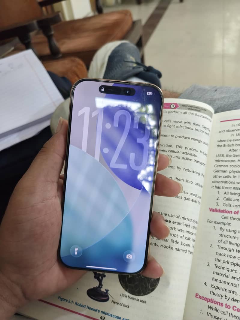 Apple iPhone 16 Pro 2