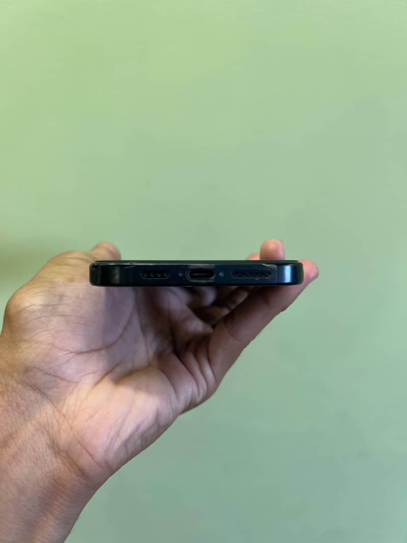 Apple iPhone 16 Pro Max 1