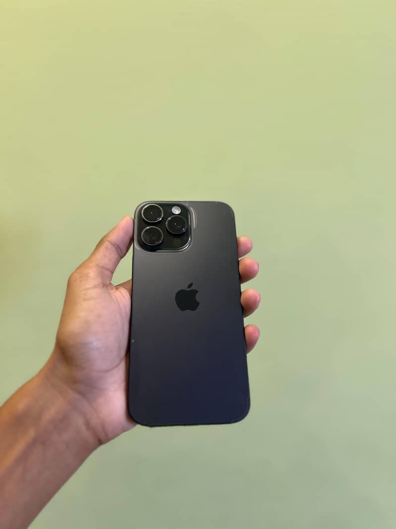 Apple iPhone 16 Pro Max 2