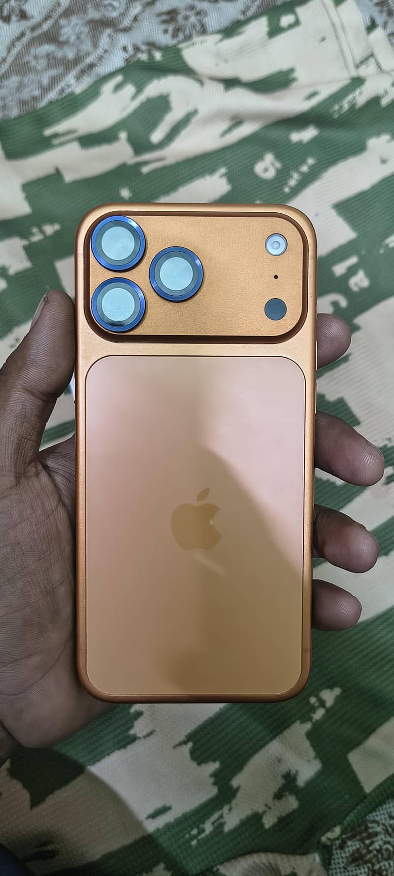 Apple iPhone 17 Pro Max 4