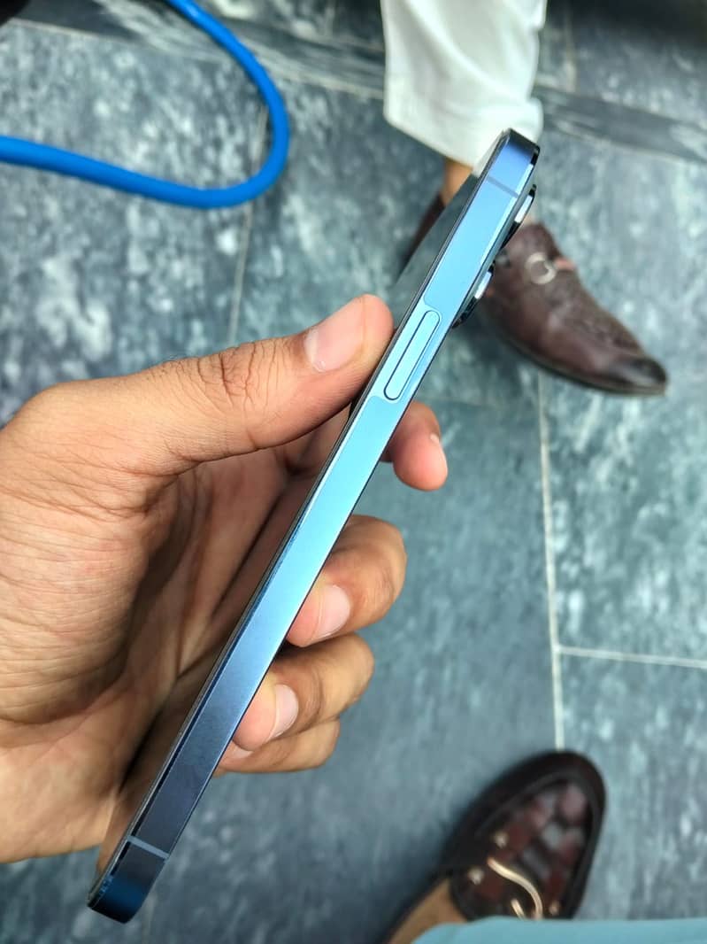 Apple iPhone 13 Pro Max 2