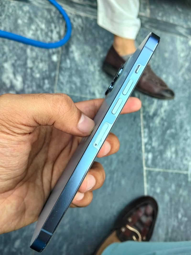 Apple iPhone 13 Pro Max 4