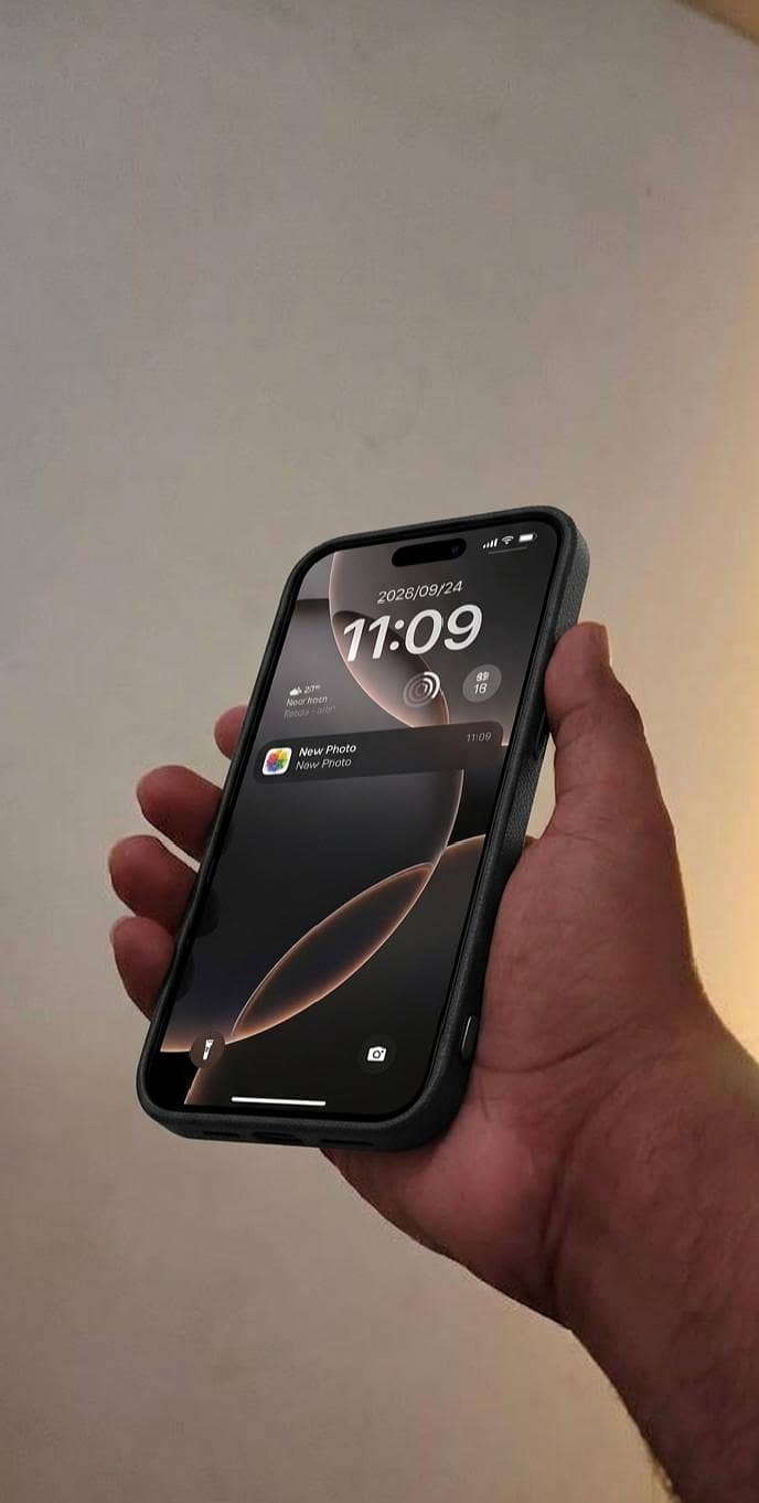 Apple iPhone 16 Pro Max 0