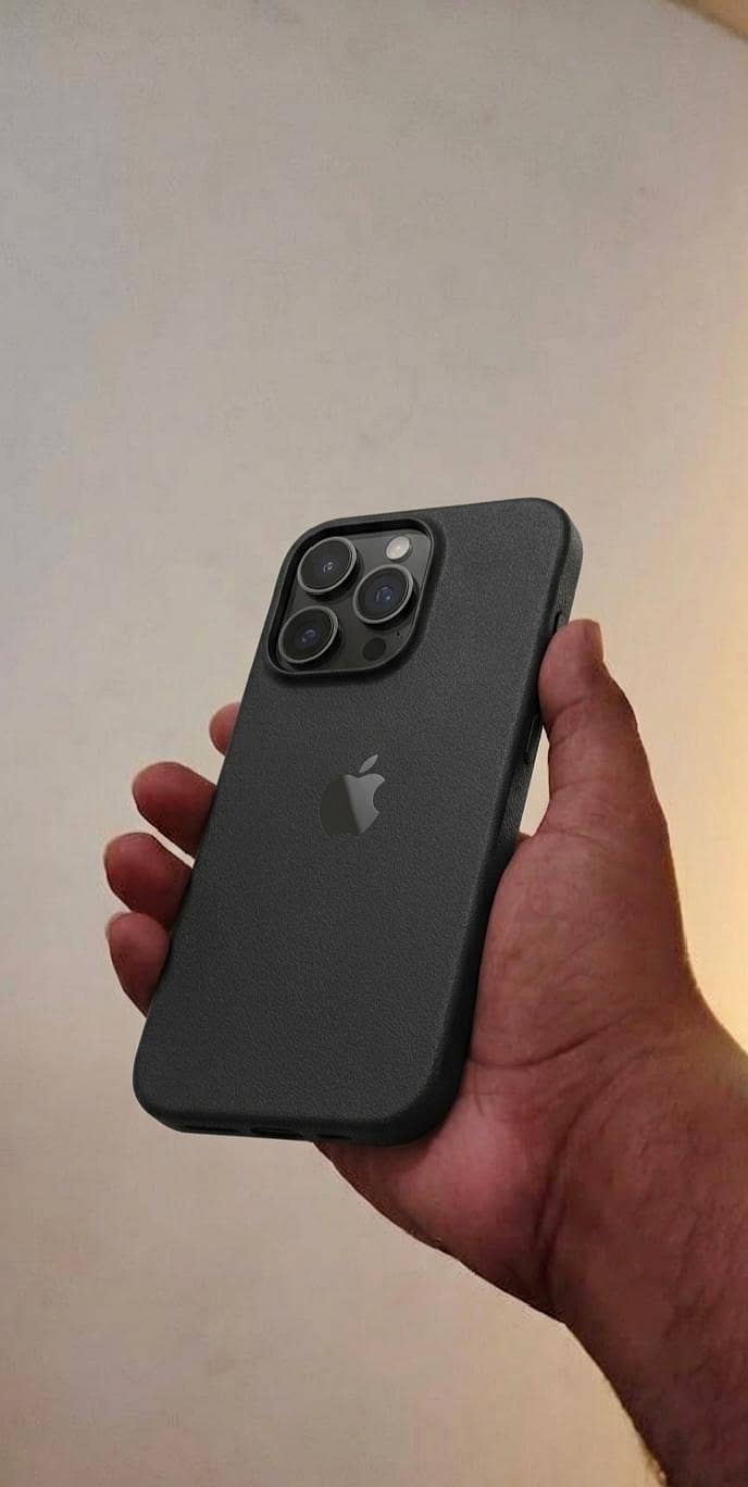 Apple iPhone 16 Pro Max 1