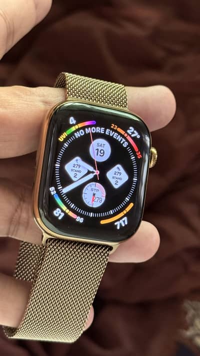 Apple Watch Series 11 Gold titanium