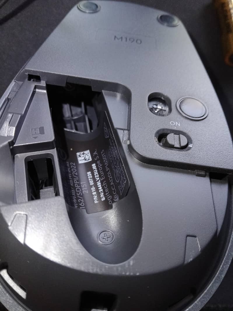 Logitech M190 Wireless Mouse 2