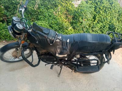 Suzuki GS 150 2014