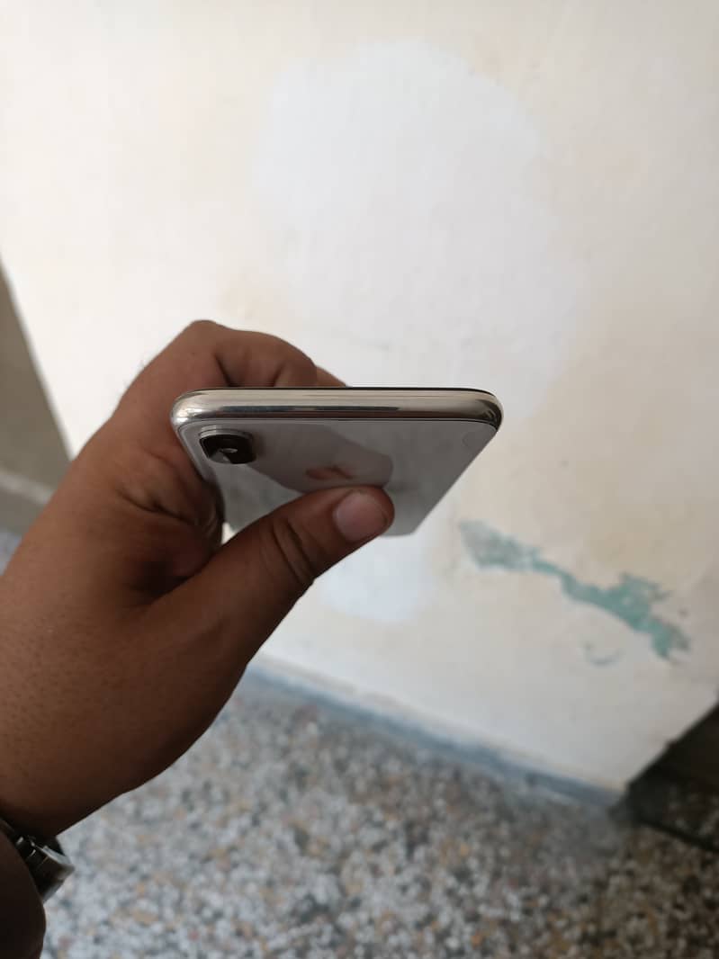 Apple iPhone X 5