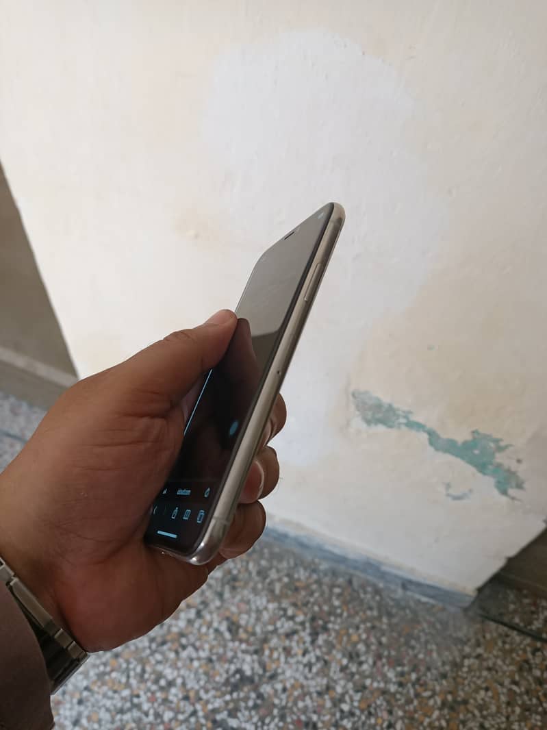 Apple iPhone X 6